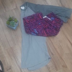 LulaRoe Randy baseball Tee & Tall/Curvy leggings